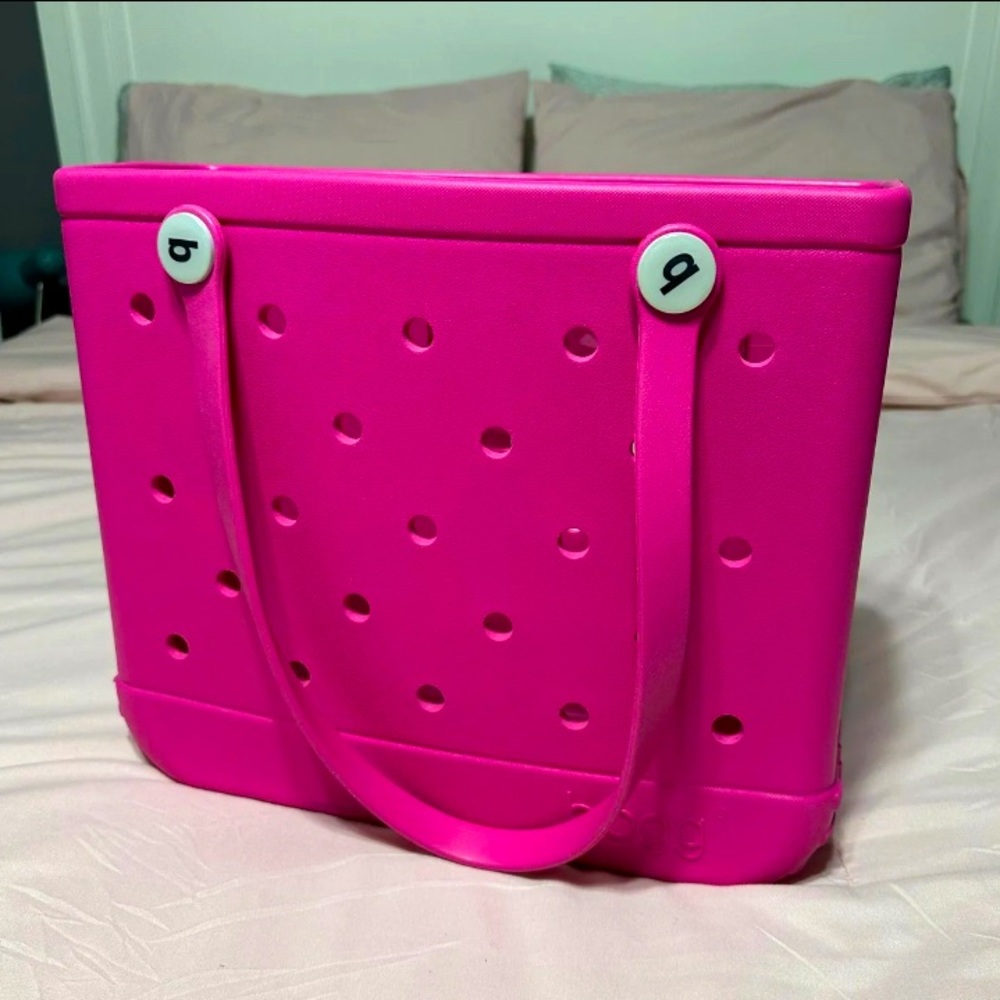 Baby Bogg bag set in Haute Pink. I actually want to trade for a Baby Bogg Blush.